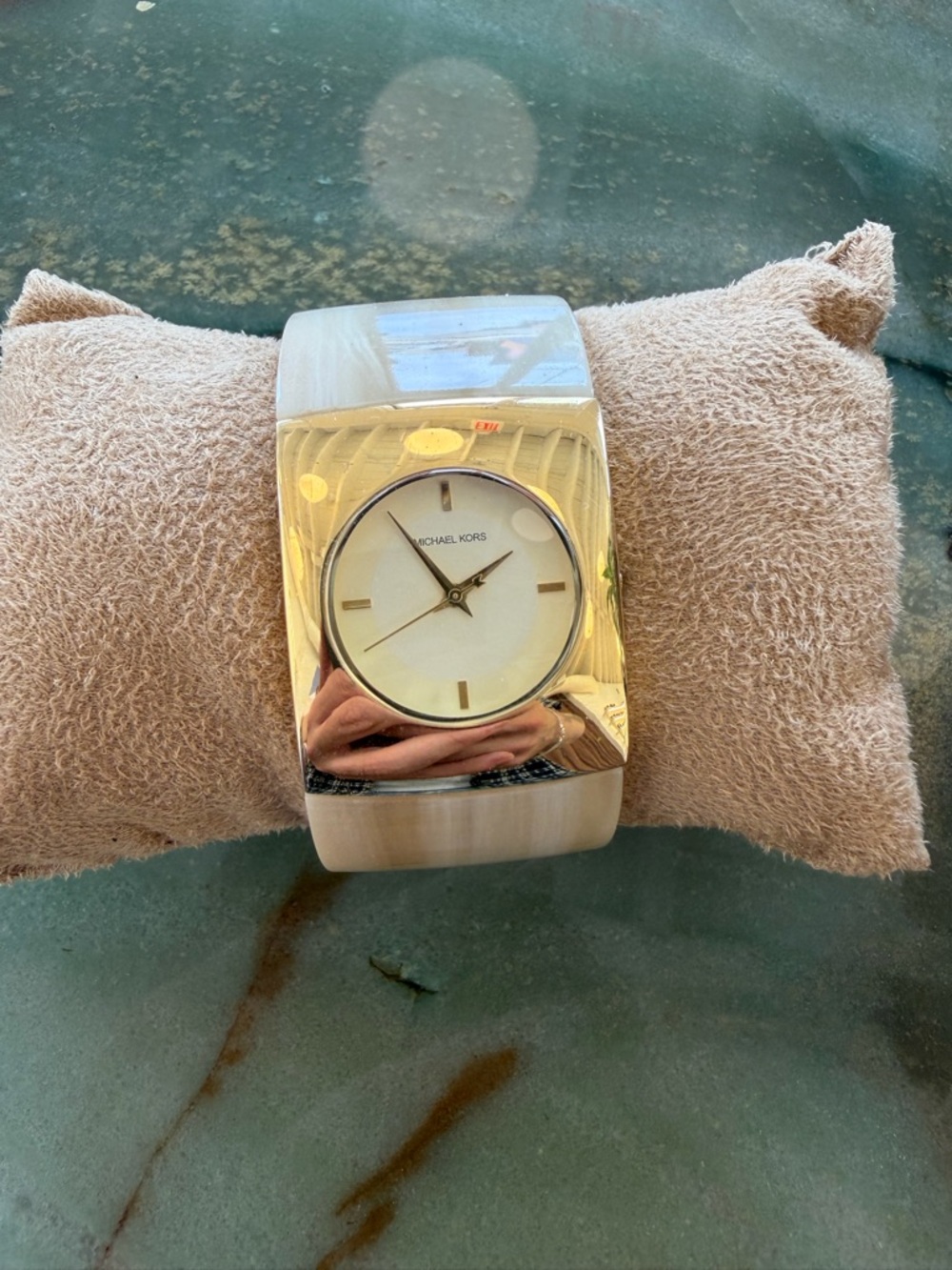 Rare Michael Kors MK4177 Bracelet Acrylic Bangle Brushed Gold Dial Watch w/ Box - Picture 2 of 5